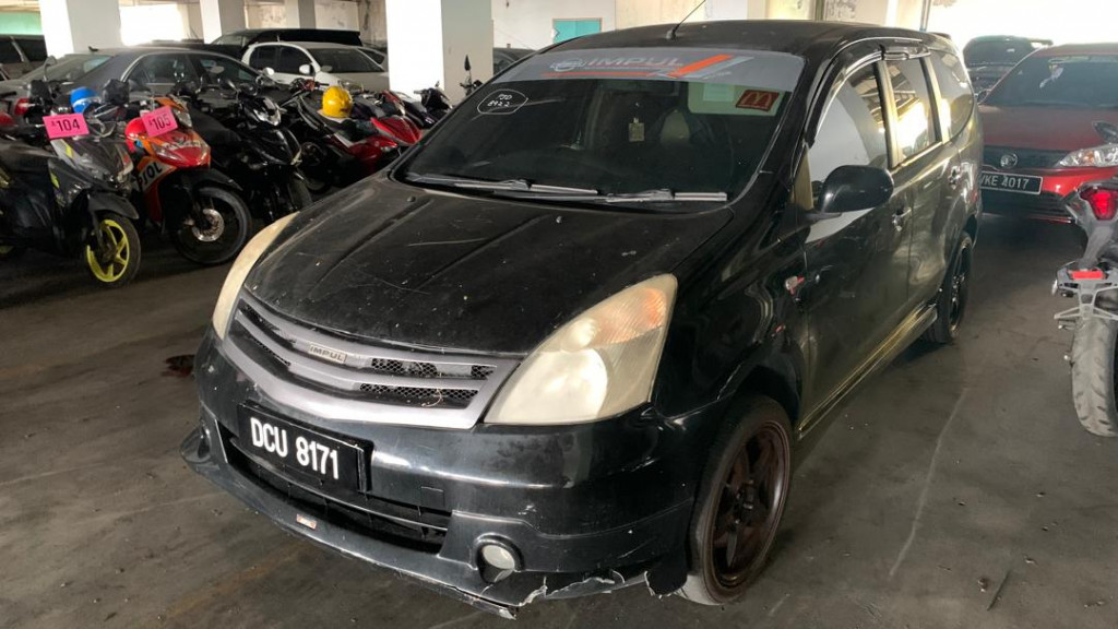 NISSAN GRAND LIVINA 1.8 (A)