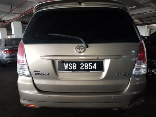 TOYOTA INNOVA 2.0 E (A)