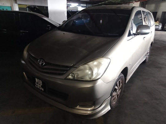 TOYOTA INNOVA 2.0 E (A)