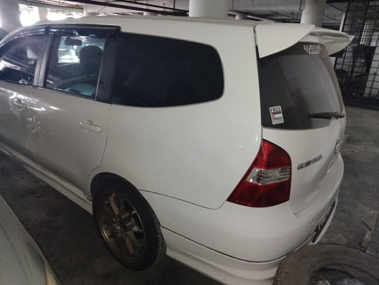 NISSAN GRAND LIVINA 1.6 (M)