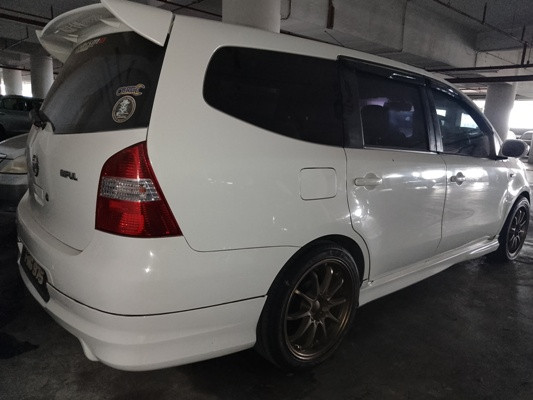 NISSAN GRAND LIVINA 1.6 (M)