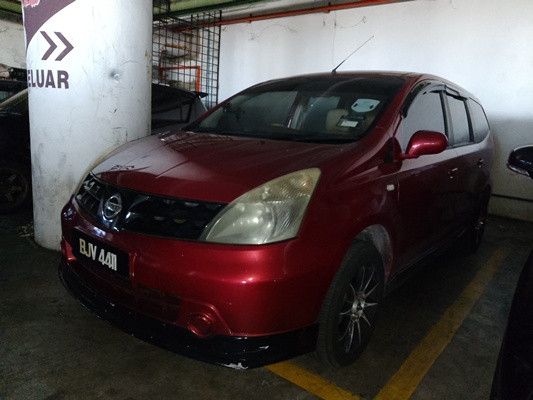 NISSAN GRAND LIVINA 1.6 (A)