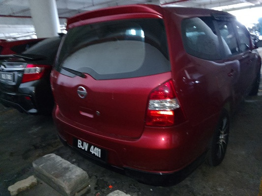 NISSAN GRAND LIVINA 1.6 (A)
