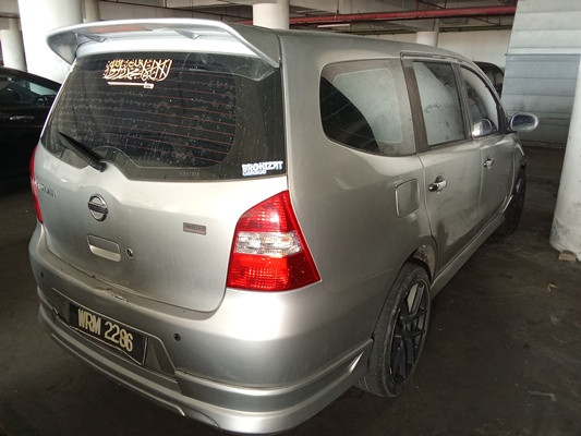 NISSAN GRAND LIVINA 1.8 (A)