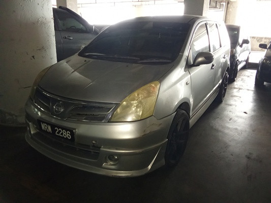 NISSAN GRAND LIVINA 1.8 (A)