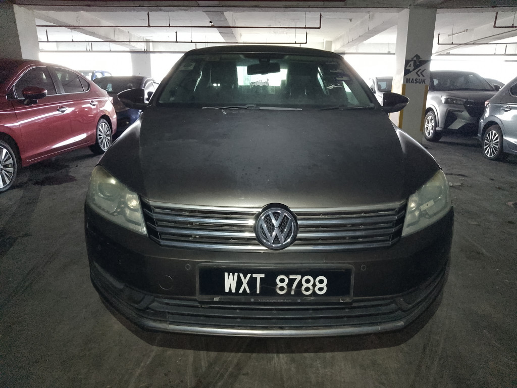 VOLKSWAGEN PASSAT 1.8 (A)