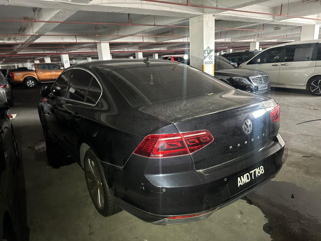 VOLKSWAGEN PASSAT 2.0 ELEGANCE