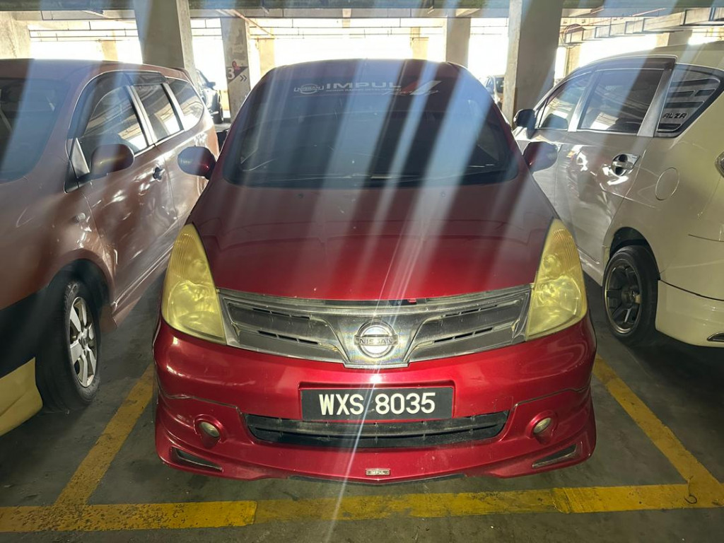 NISSAN GRAND LIVINA 1.8 (A)