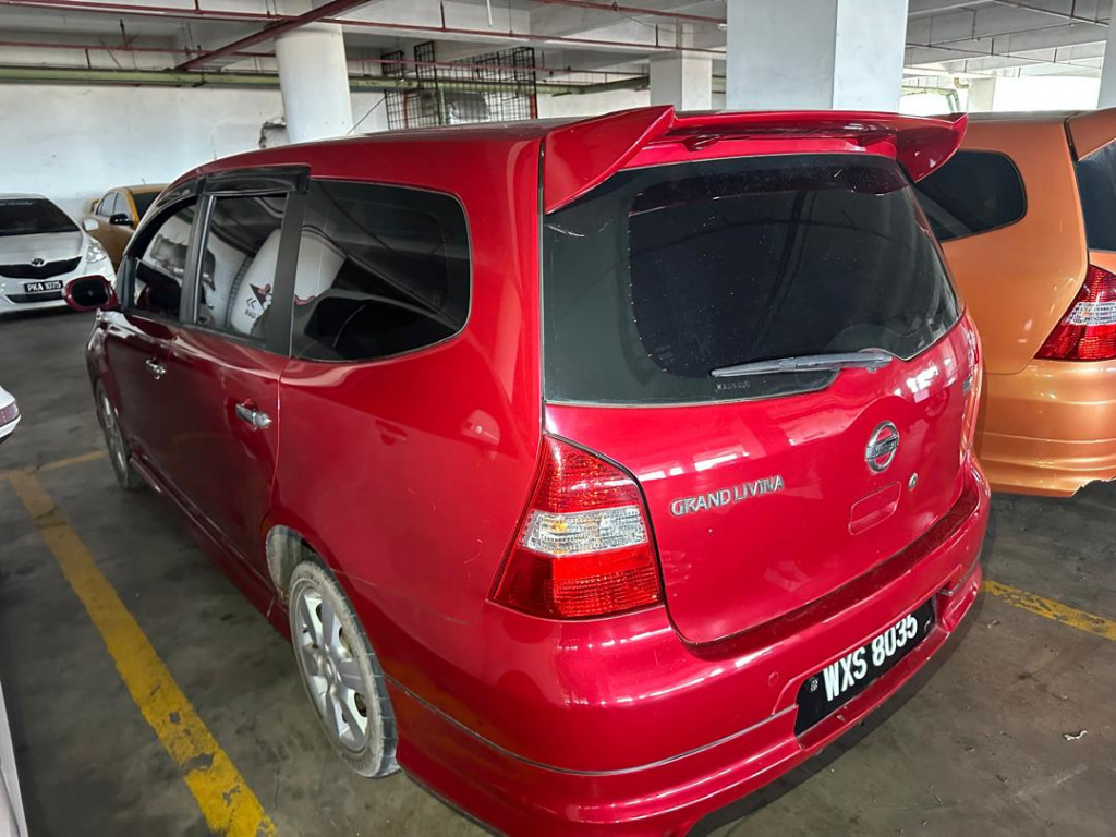 NISSAN GRAND LIVINA 1.8 (A)