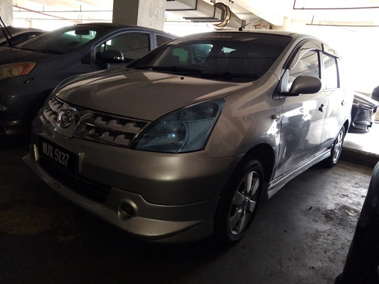 NISSAN GRAND LIVINA 1.8 (A)