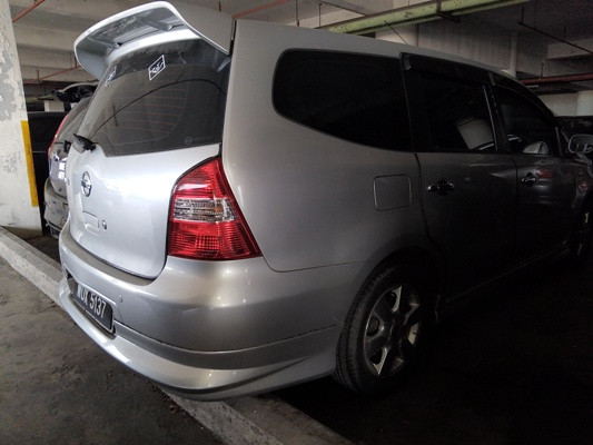 NISSAN GRAND LIVINA 1.8 (A)