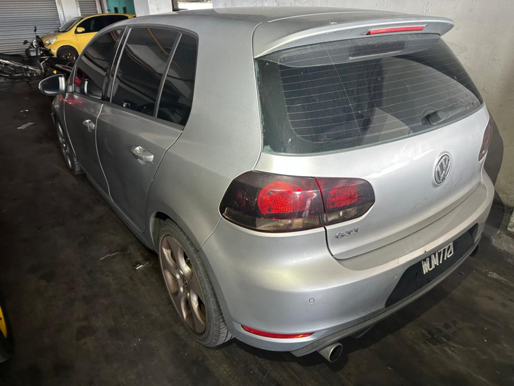 VOLKSWAGEN GOLF GTI 2.0 (A)