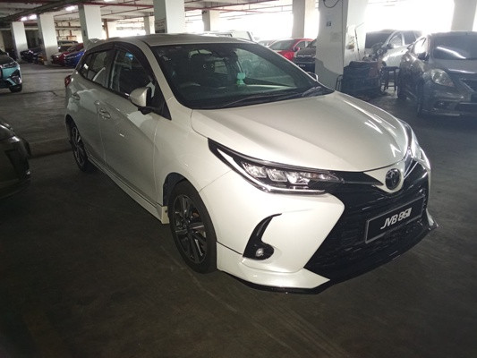 TOYOTA YARIS 1.5 E (AT)