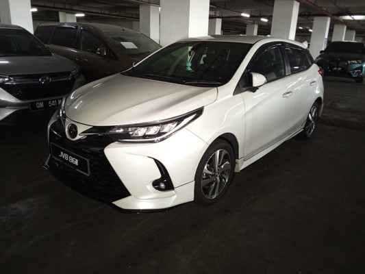 TOYOTA YARIS 1.5 E (AT)