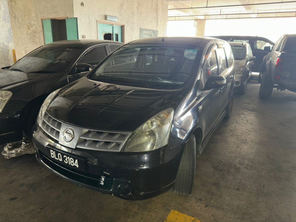 NISSAN GRAND LIVINA 1.6 (M)