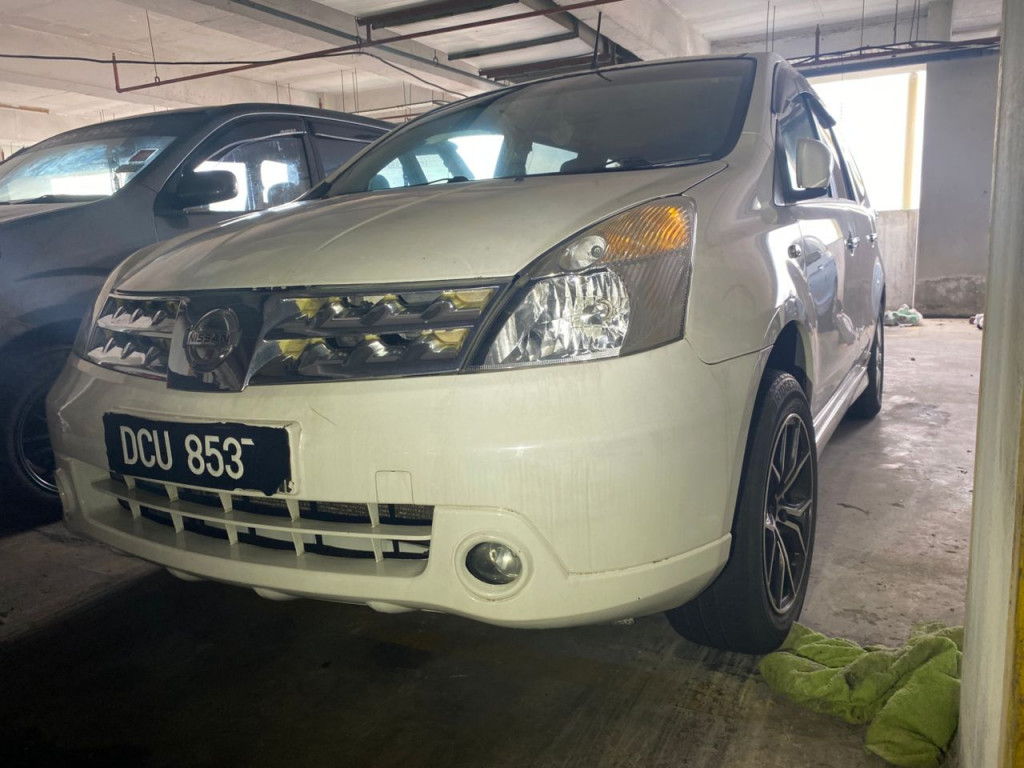 NISSAN - GRAND Luxury (A) 1.8i