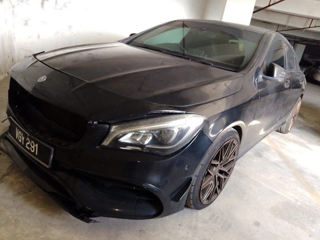 MERCEDES BENZ - CLA200