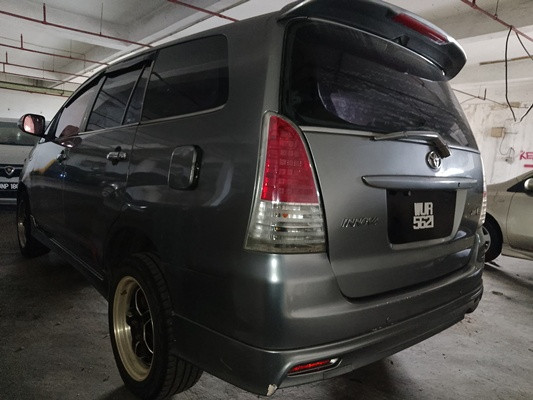 TOYOTA INNOVA 2.0 (M)