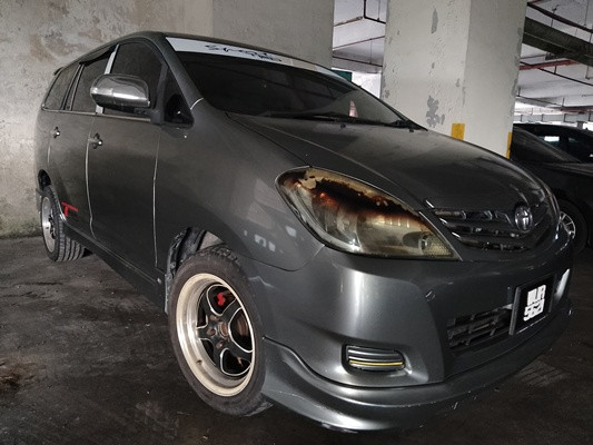 TOYOTA INNOVA 2.0 (M)