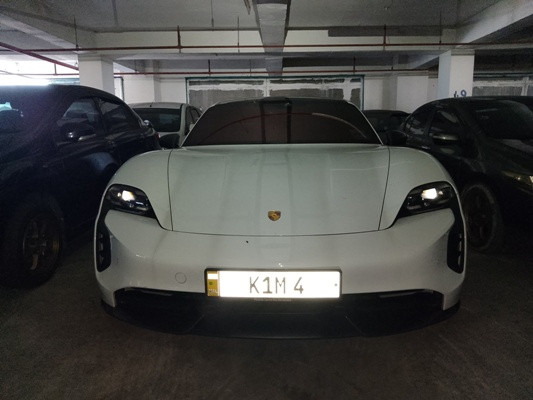 PORSCHE TAYCAN TURBO S