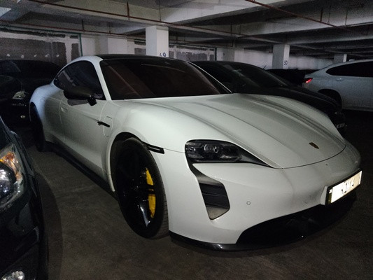 PORSCHE TAYCAN TURBO S