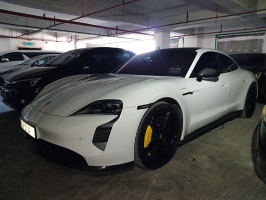 PORSCHE TAYCAN TURBO S