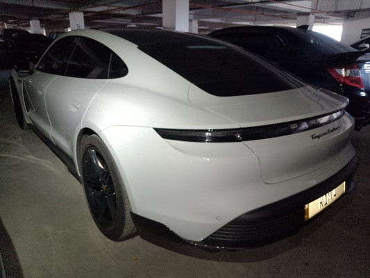 PORSCHE TAYCAN TURBO S