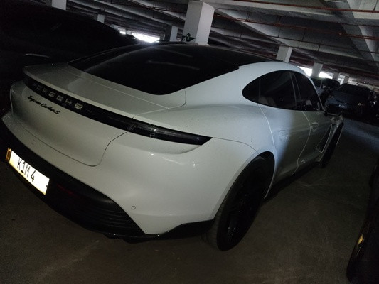 PORSCHE TAYCAN TURBO S