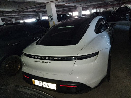 PORSCHE TAYCAN TURBO S