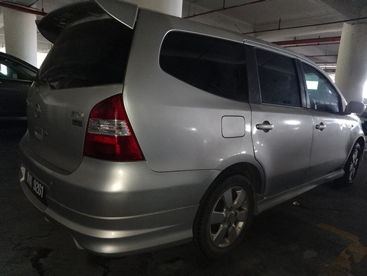 NISSAN GRAND LIVINA 1.6 (A)