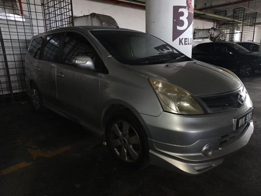 NISSAN GRAND LIVINA 1.6 (A)