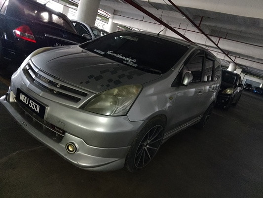 NISSAN GRAND LIVINA 1.6 (A)