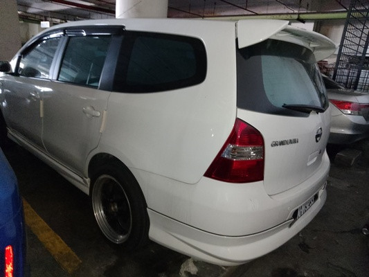 NISSAN GRAND LIVINA 1.6 (A)