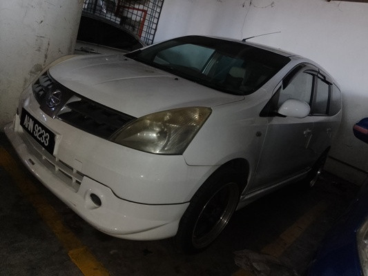 NISSAN GRAND LIVINA 1.6 (A)