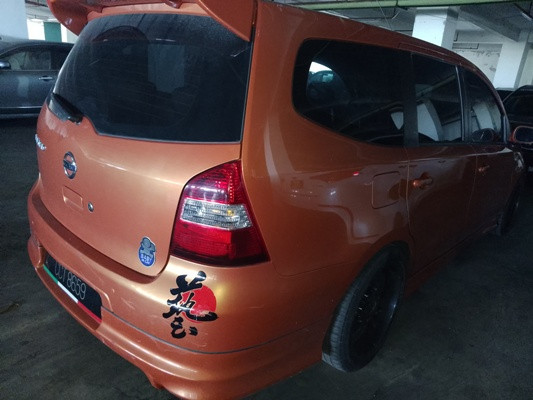 NISSAN GRAND LIVINA 1.6 L A/T