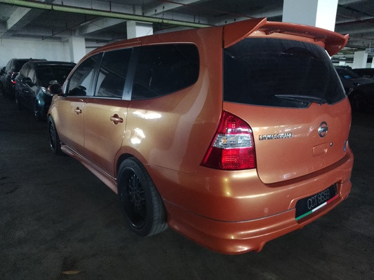 NISSAN GRAND LIVINA 1.6 L A/T