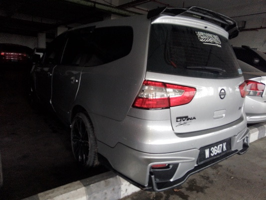 NISSAN GRAND LIVINA 1.6 (A)