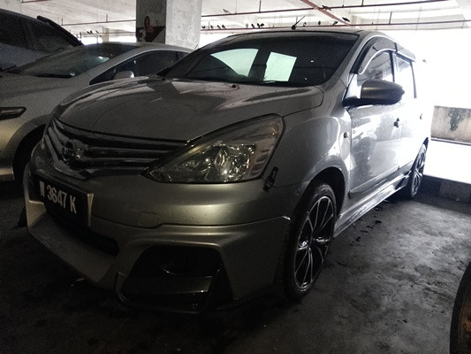 NISSAN GRAND LIVINA 1.6 (A)