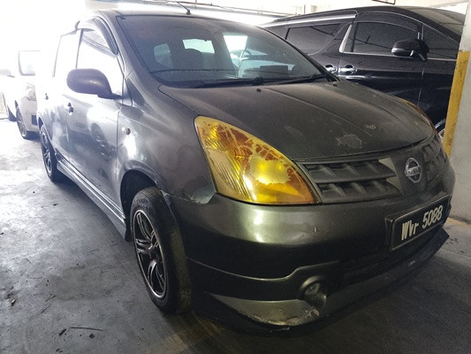NISSAN GRAND LIVINA 1.6 (A)