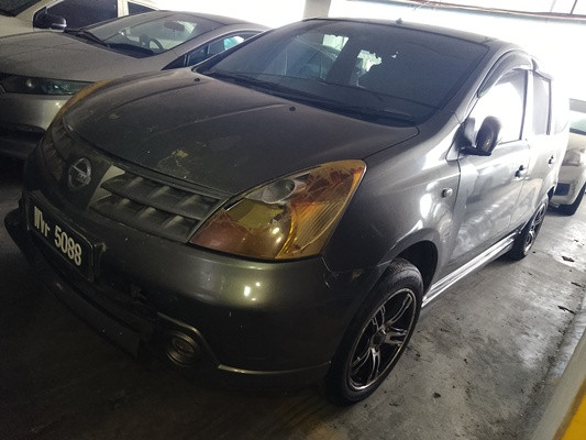 NISSAN GRAND LIVINA 1.6 (A)