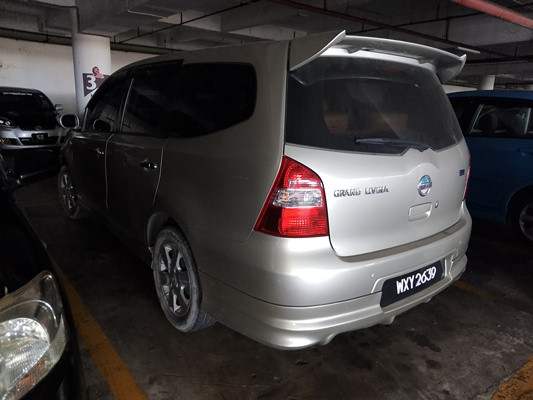 NISSAN GRAND LIVINA 1.8 (A)