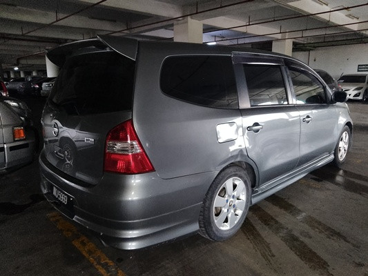 NISSAN GRAND LIVINA 1.6 (A)