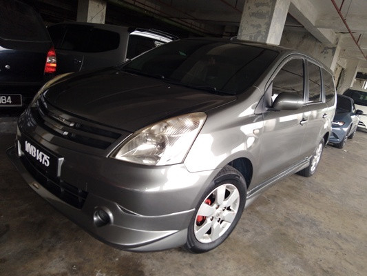 NISSAN GRAND LIVINA 1.6 (A)