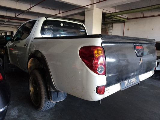 MITSUBISHI TRITON 2.5 KB DCAB (M)
