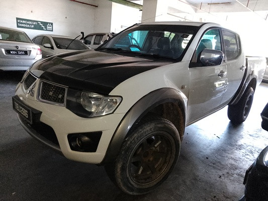 MITSUBISHI TRITON 2.5 KB DCAB (M)