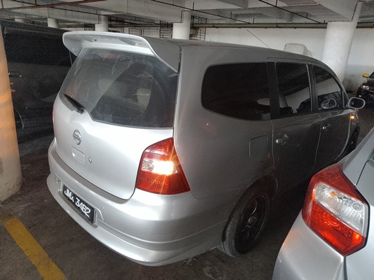 NISSAN GRAND LIVINA 1.6 (A)