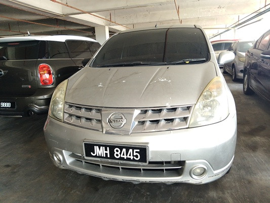 NISSAN GRAND LIVINA 1.8 (A)