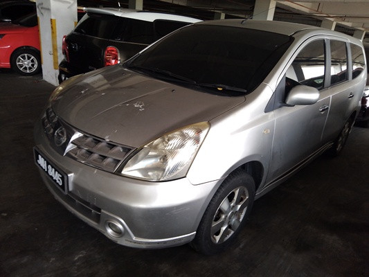 NISSAN GRAND LIVINA 1.8 (A)
