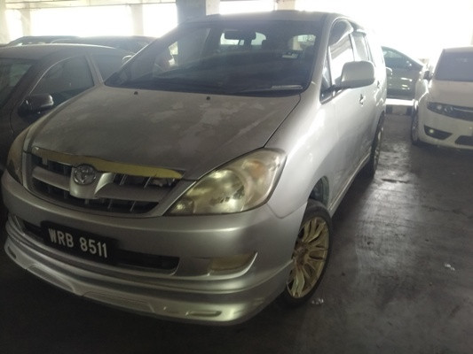 TOYOTA INNOVA 2.0 E (A)