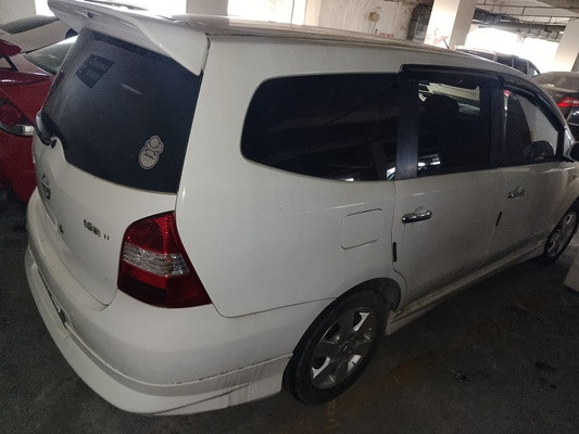 NISSAN GRAND LIVINA 1.8 (A)